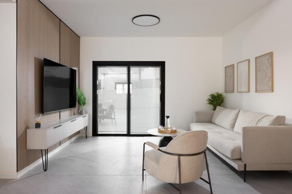 Communal lounge/ TV room, TV and multimedia, air conditioner