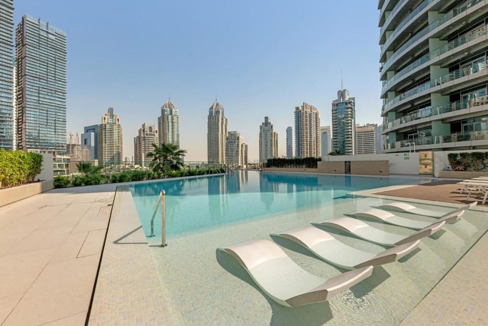 Waves - LIV Marina Luxe 2BR Apt with Dubai Marina Views Apartment in Dubai