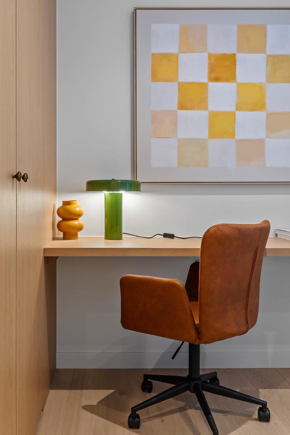 Stylish Riverside Retreat w Heated Pool, Gym & City Views Beside Crown Apartment in Southbank