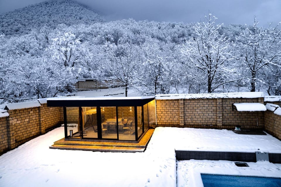Property building, Day, Natural landscape, Winter, BBQ facilities, Garden, Mountain view