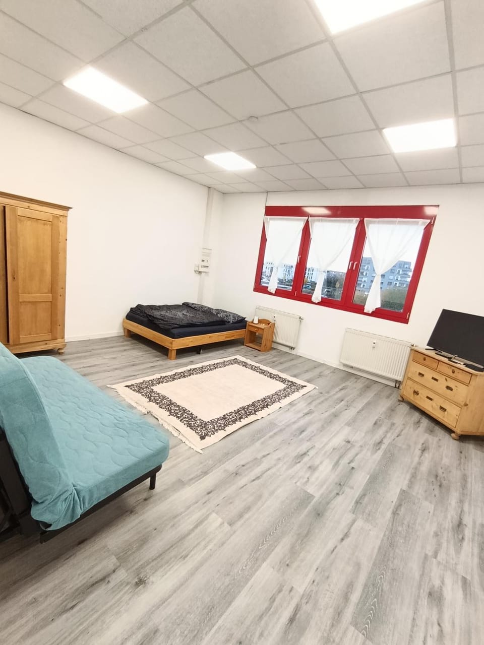 Bed, TV and multimedia, Photo of the whole room, Bedroom