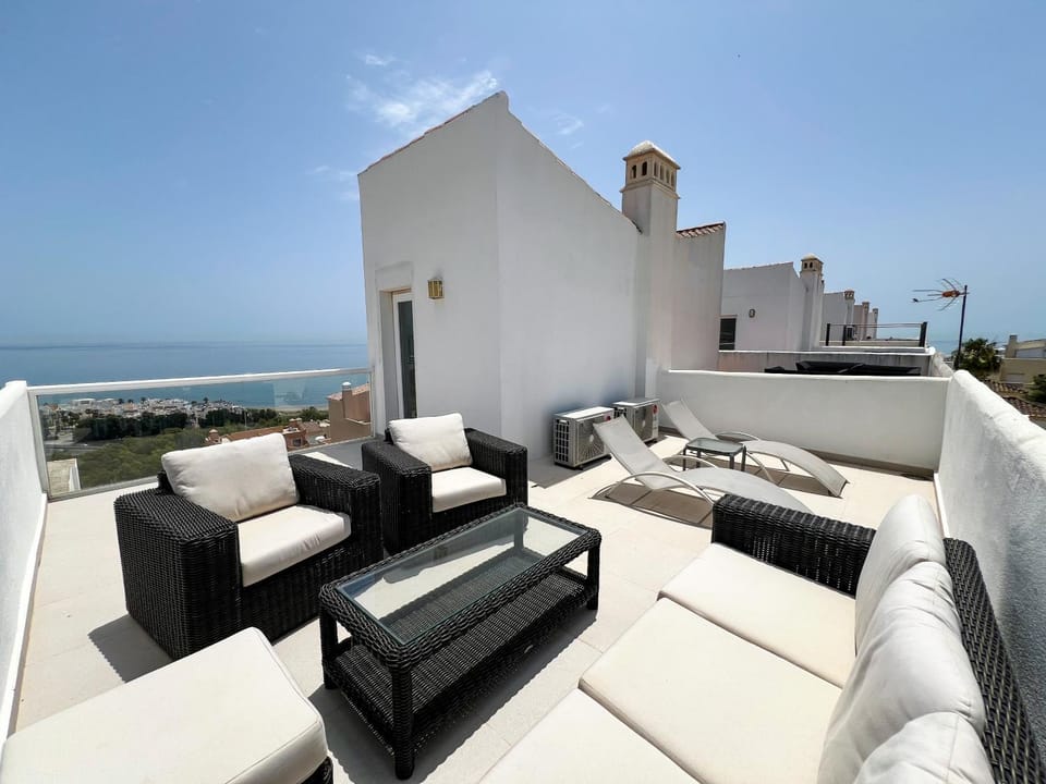 Facade/entrance, Balcony/Terrace, Sea view