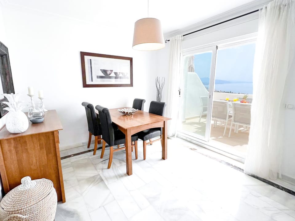 Dining area, Sea view, air conditioner