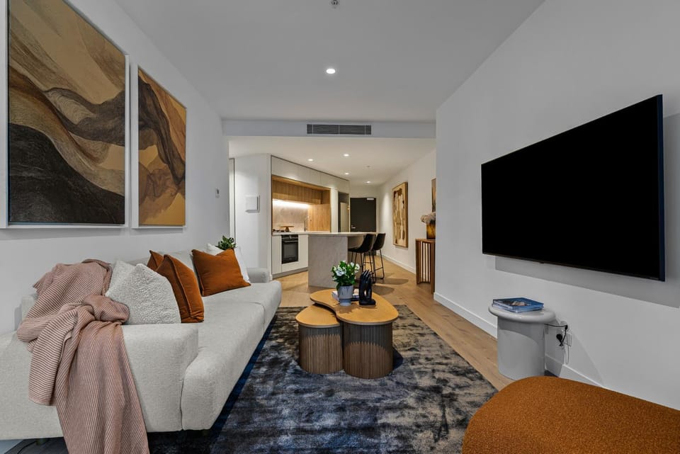 Luxury 2BR Retreat, Pool, Sauna & Prime CBD Locat Apartment in Melbourne
