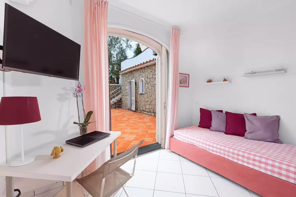Bed, Balcony/Terrace, Bedroom