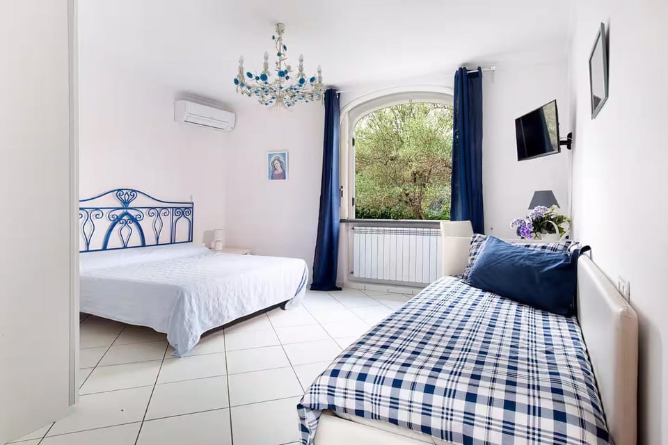 Bed, Photo of the whole room, Bedroom, air conditioner