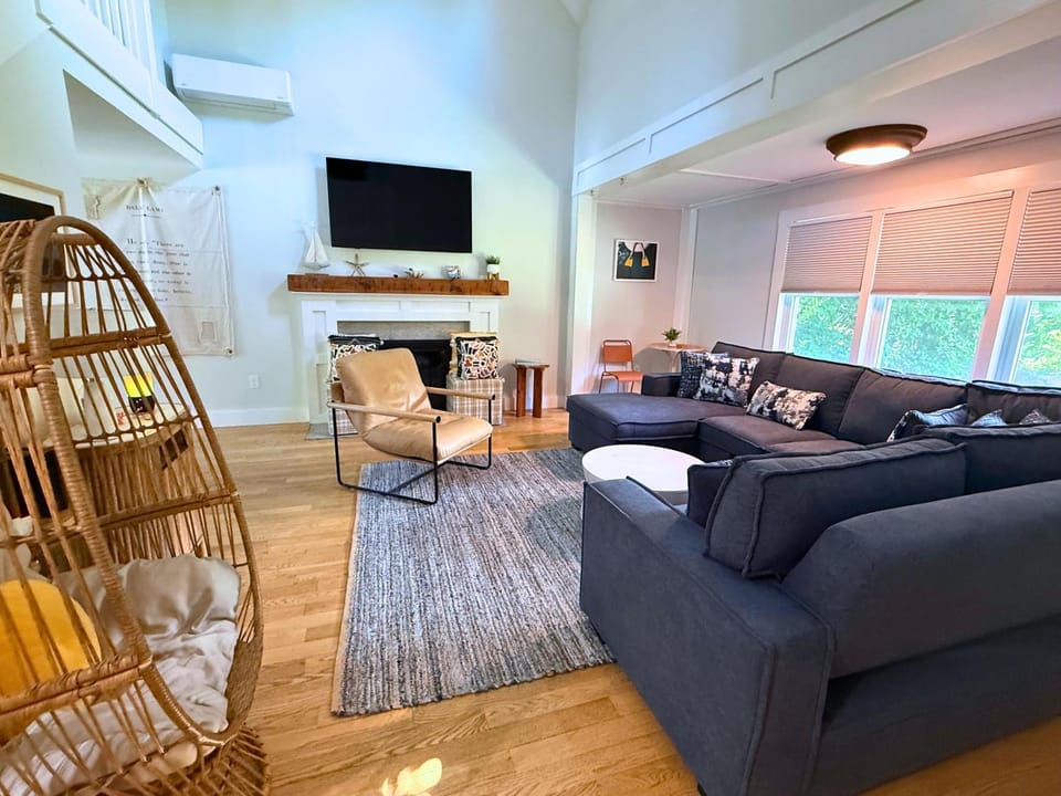 Tidepools Retreat Poolside Family Fun House in York Beach