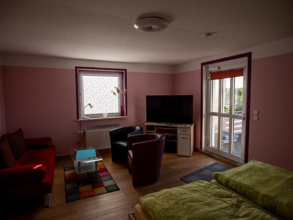 Communal lounge/ TV room, TV and multimedia, Living room, Photo of the whole room, Seating area, Evening entertainment