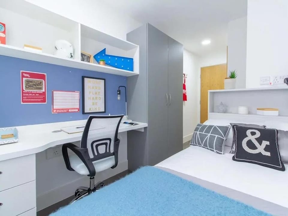 Photo of the whole room, Bedroom