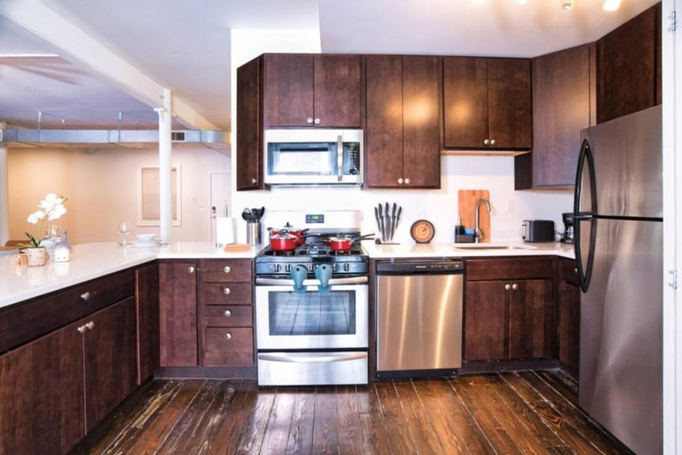 McCormick 4BR Huge Unit w/ Pool Table | Sleeps 10 Apartment in South Loop