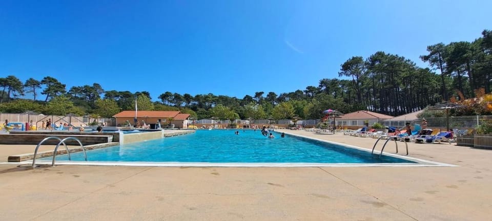 Swimming pool, Swimming pool