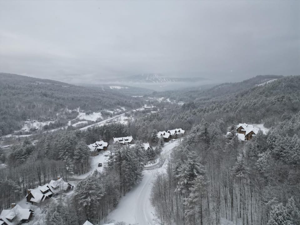 Skiing, Mountain view