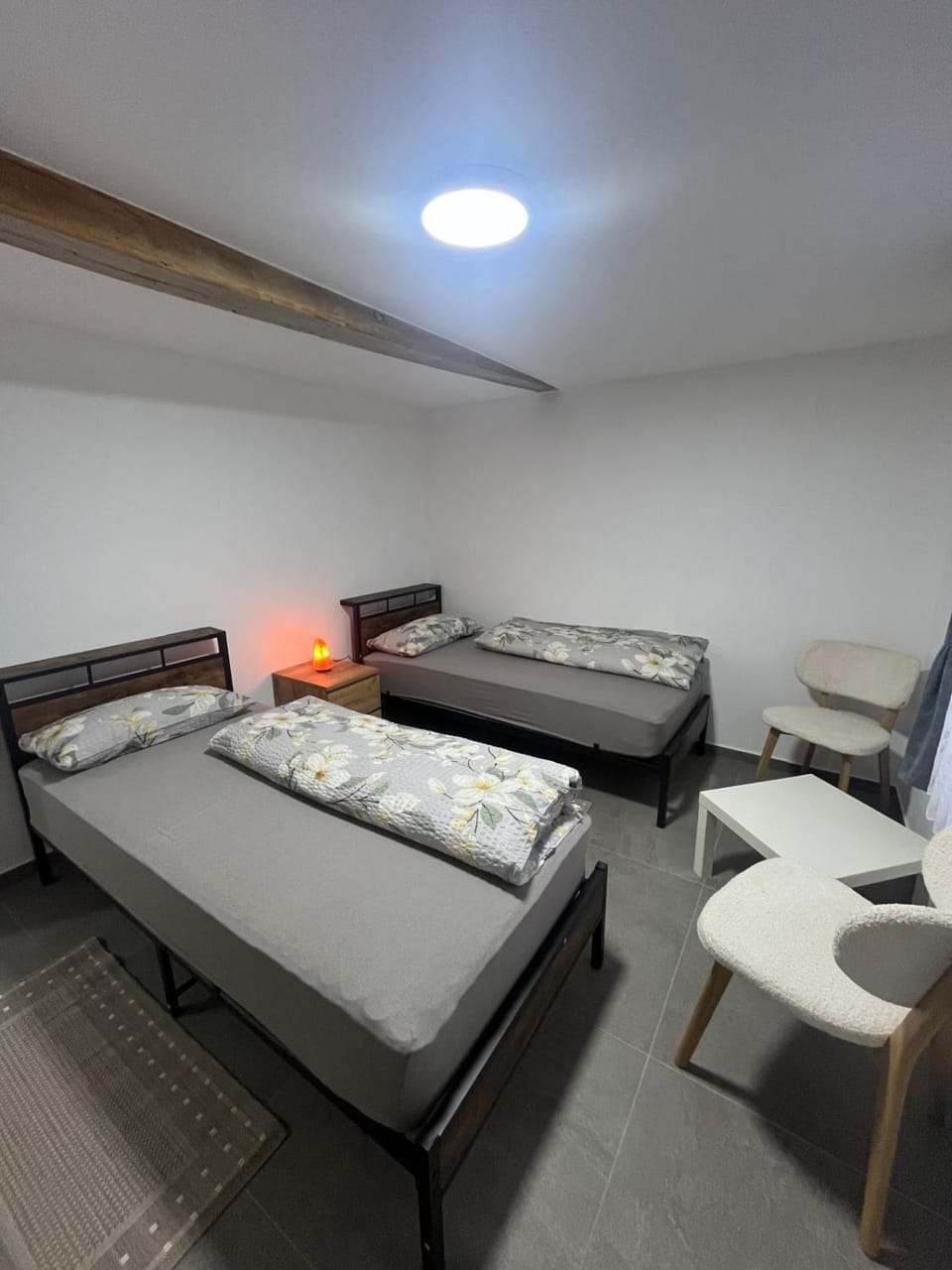 Bed, Photo of the whole room, Seating area, Bedroom