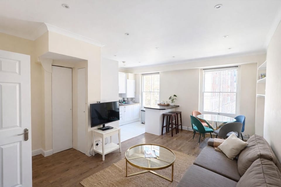 TV and multimedia, Living room, Seating area, Dining area, Evening entertainment