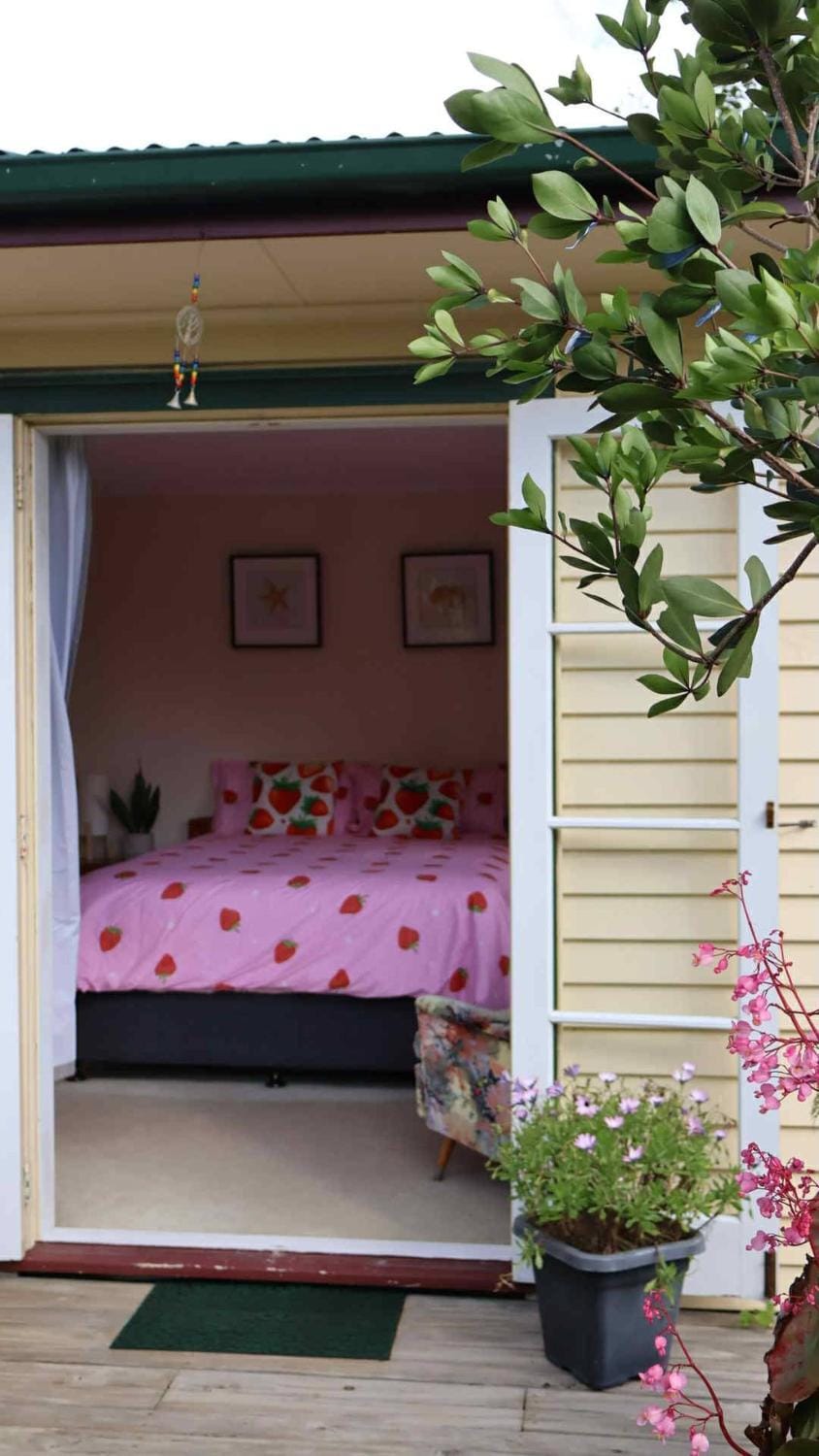 Bed, Decorative detail, Bedroom