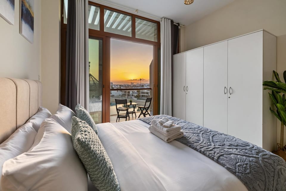 Amazing Studio with Balcony & Marina Eye Views Apartment in Dubai
