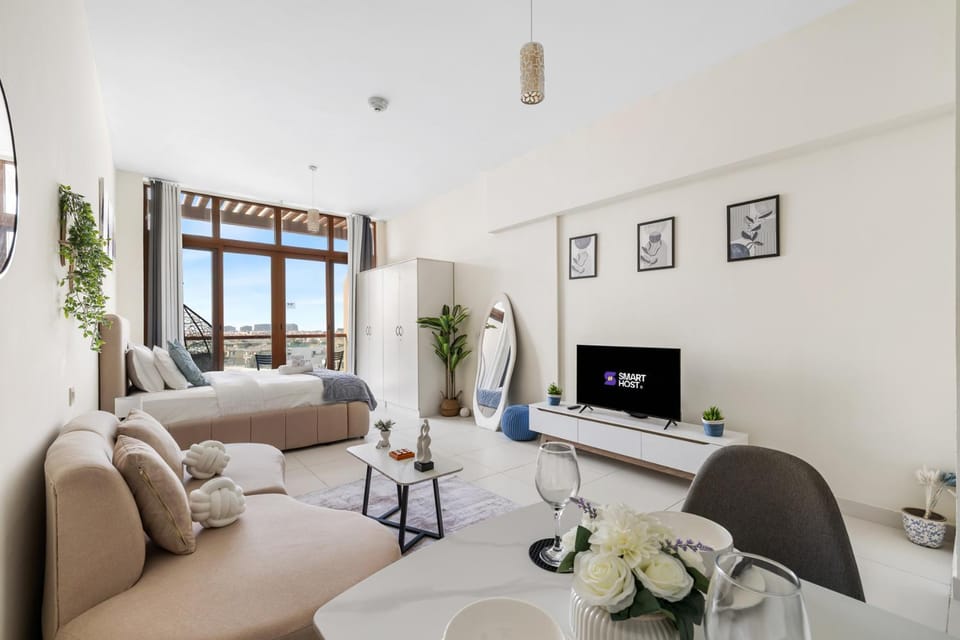 Amazing Studio with Balcony & Marina Eye Views Apartment in Dubai