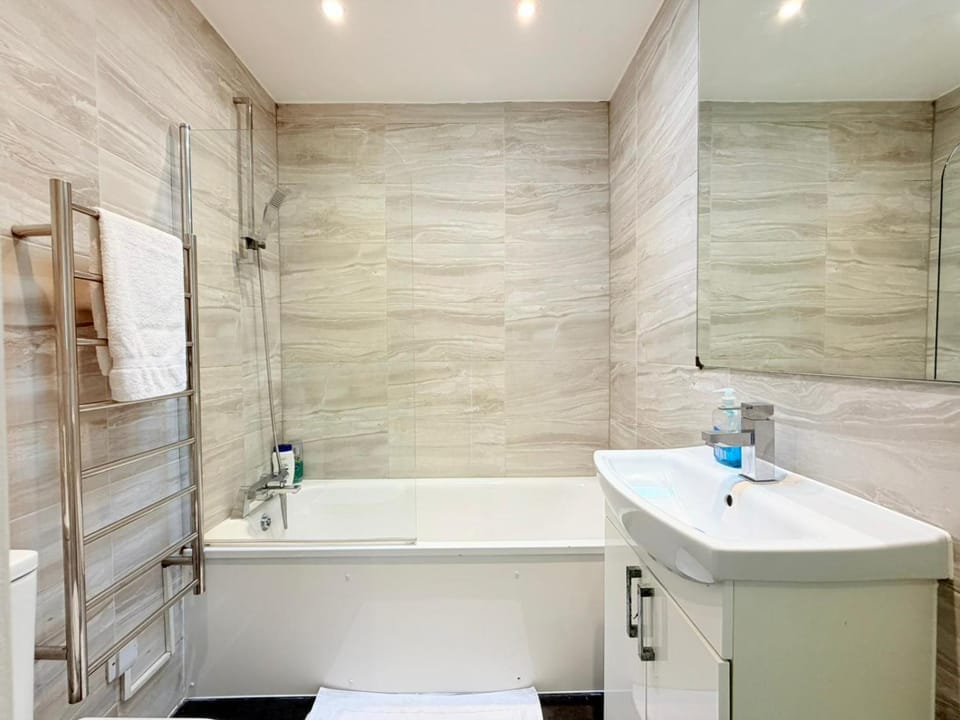 Flat in Finchley Apartment in London Borough of Camden