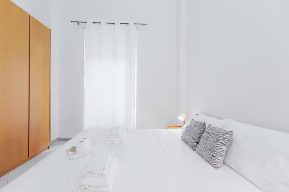 Bed, Photo of the whole room, Bedroom, towels, wardrobe