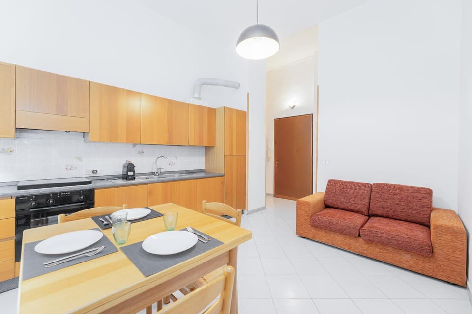 Kitchen or kitchenette, Living room, Seating area, Dining area, stove