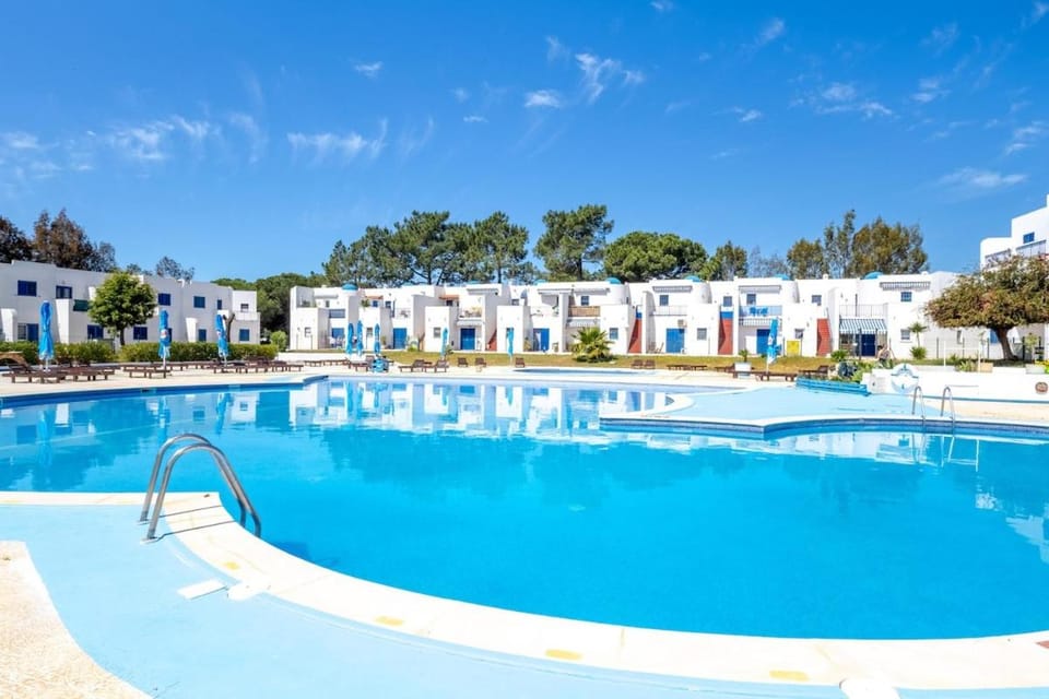 Day, Pool view, Swimming pool, sunbed