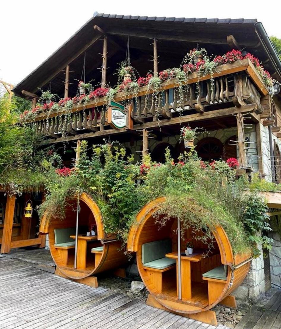 Pensiunea Lara & Mara Bed and Breakfast in Cluj County