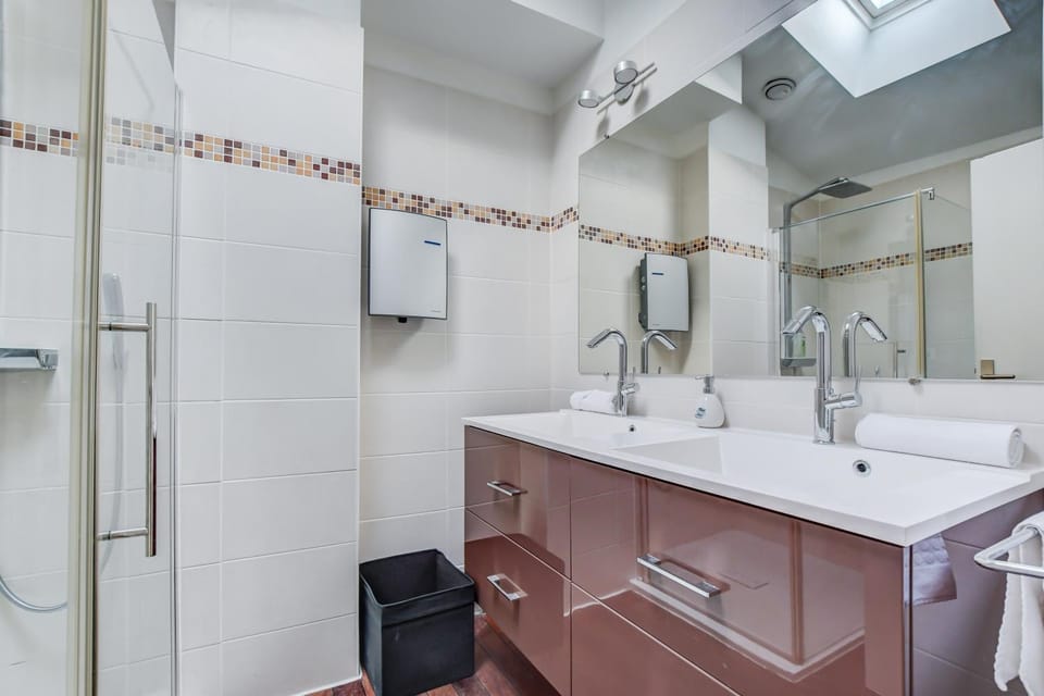 Shower, Bathroom, towels