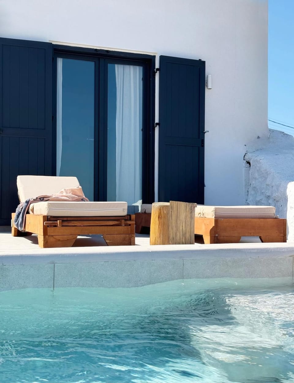 Patio, Day, Pool view, Swimming pool, sunbed