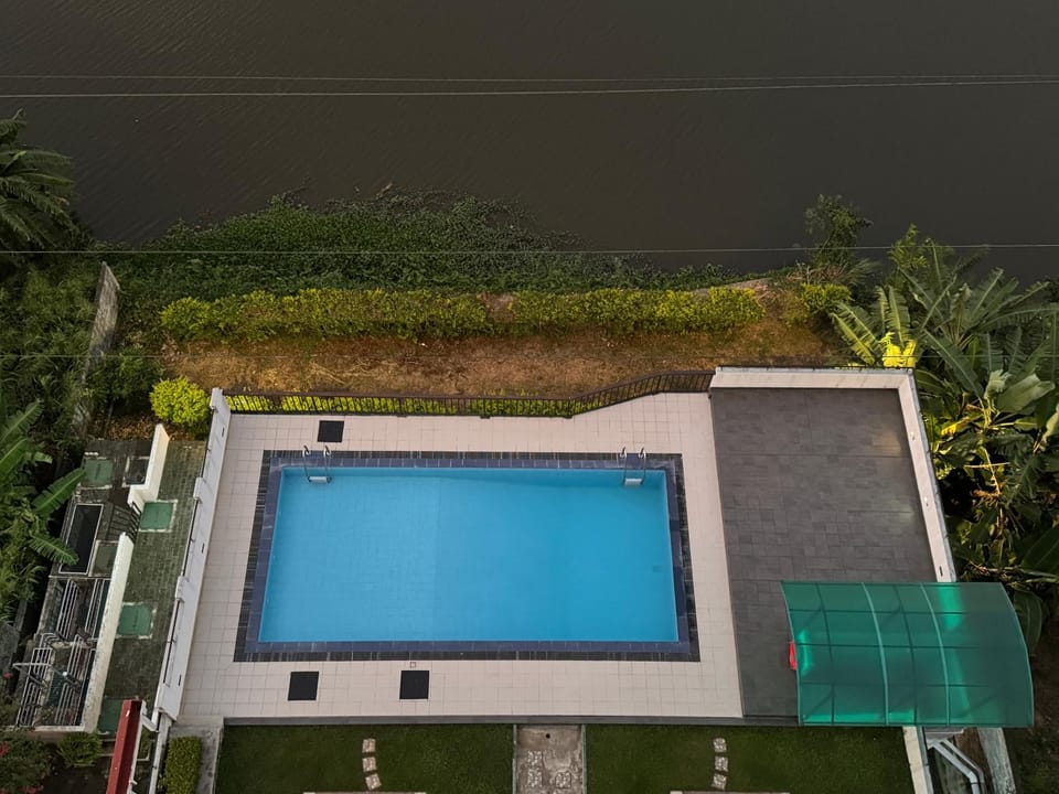 Garden, Balcony/Terrace, Garden view, Lake view, Pool view, Swimming pool