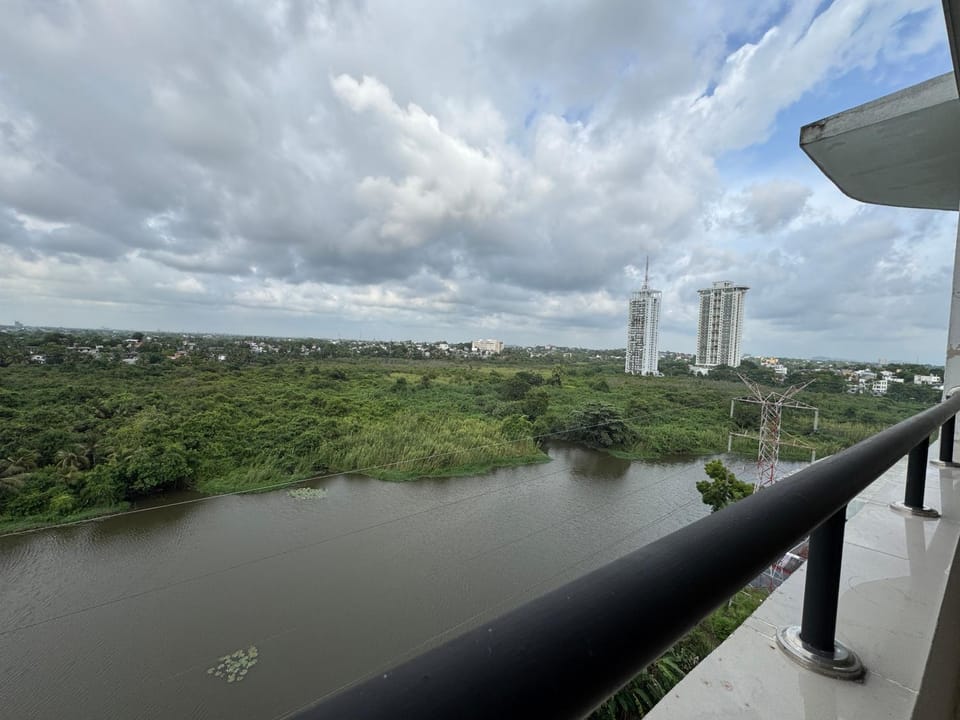 Balcony/Terrace, City view, Lake view