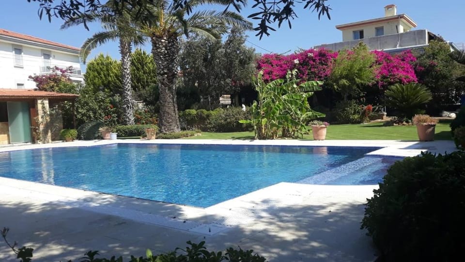 Villa Çeşme Dalyan with Pool House in Cesme
