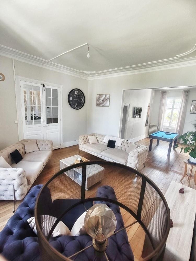 Living room, Seating area