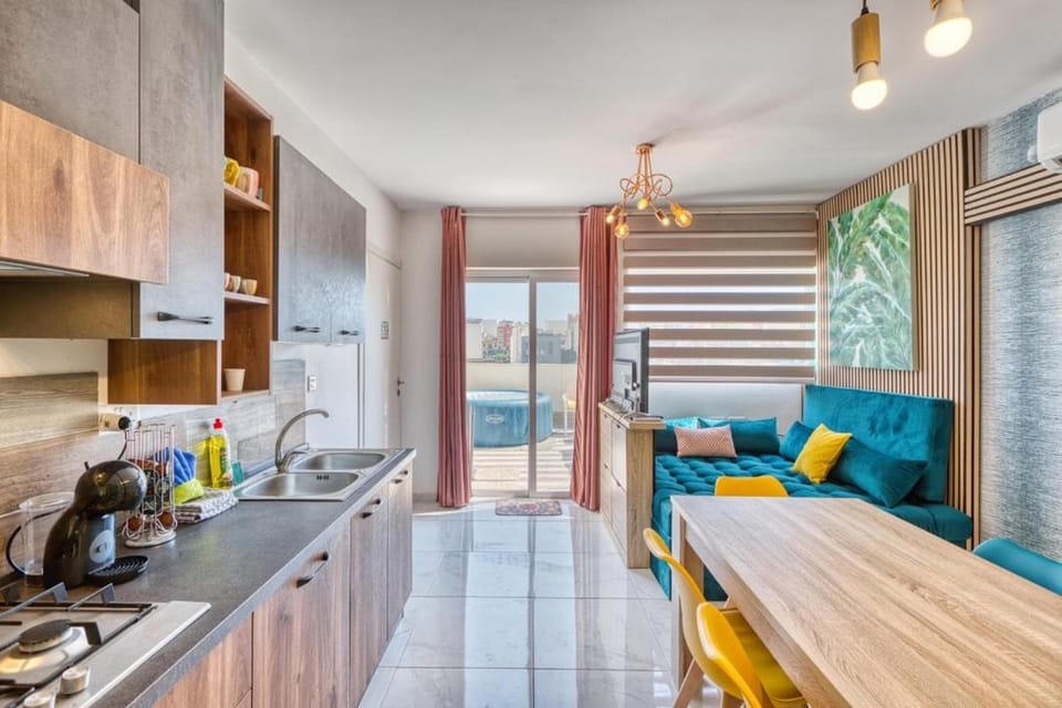 Luxury Bright Penthouses with Jakkuzzi,Valletta and Marina Views - VIP Feel Apartment in Malta
