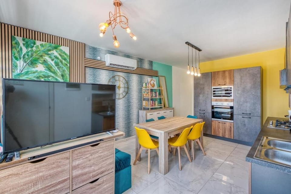 Luxury Bright Penthouses with Jakkuzzi,Valletta and Marina Views - VIP Feel Apartment in Malta
