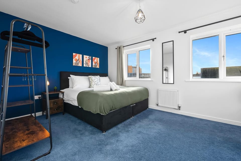 Bed, Bedroom, heating, wardrobe