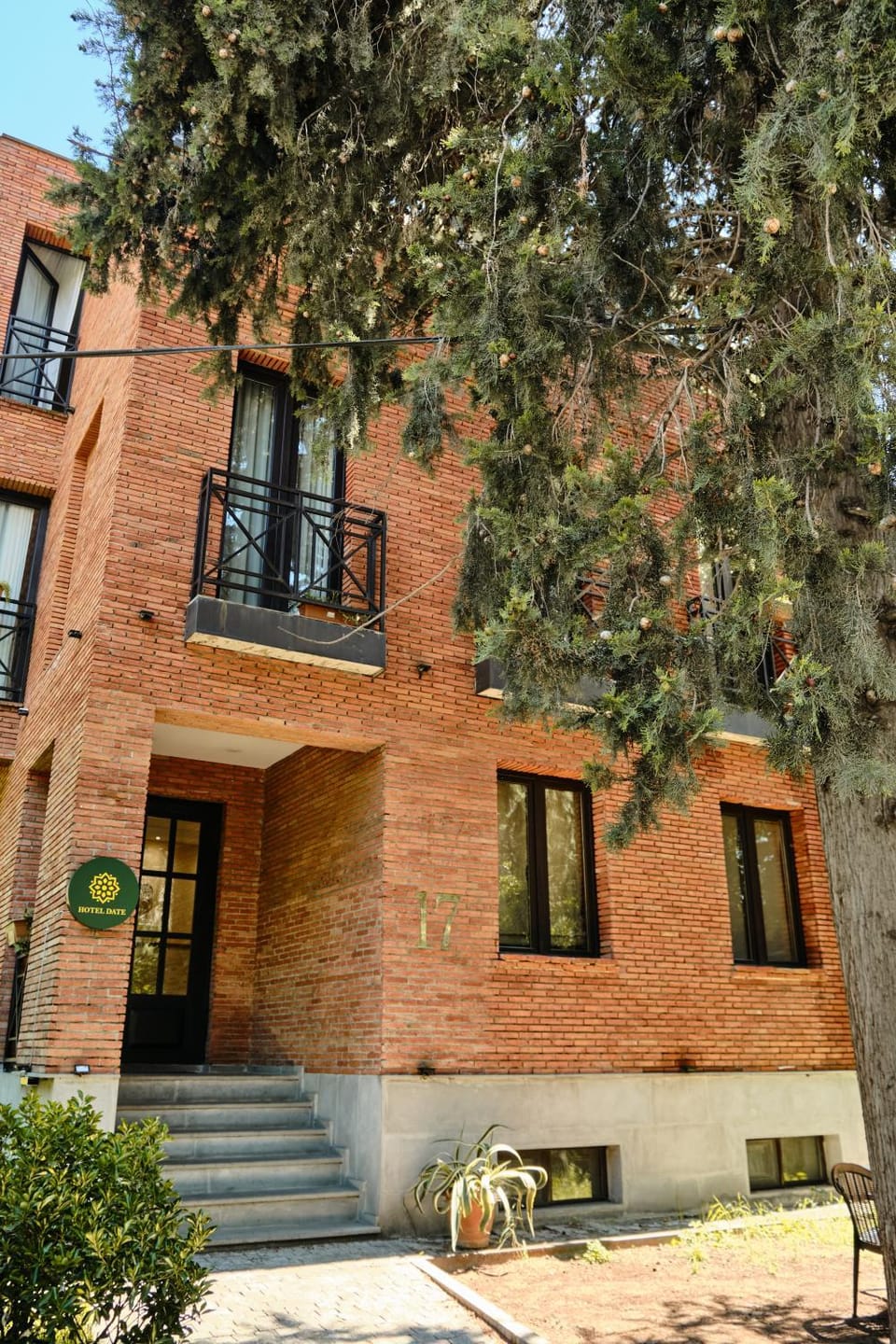 Property building, Facade/entrance, Day