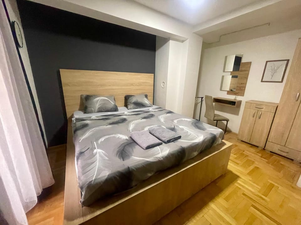 Bed, Bedroom, towels, wardrobe