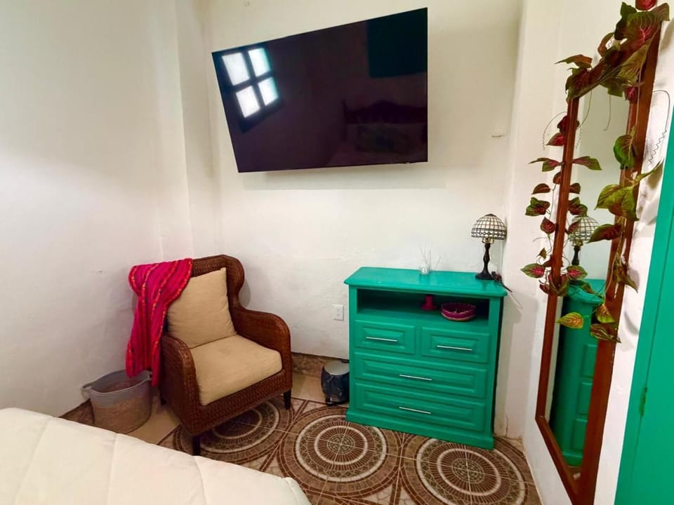 Bed, TV and multimedia, Bedroom