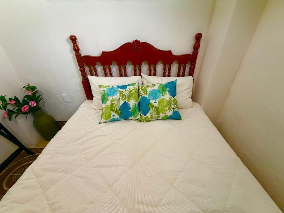 Bed, air conditioner