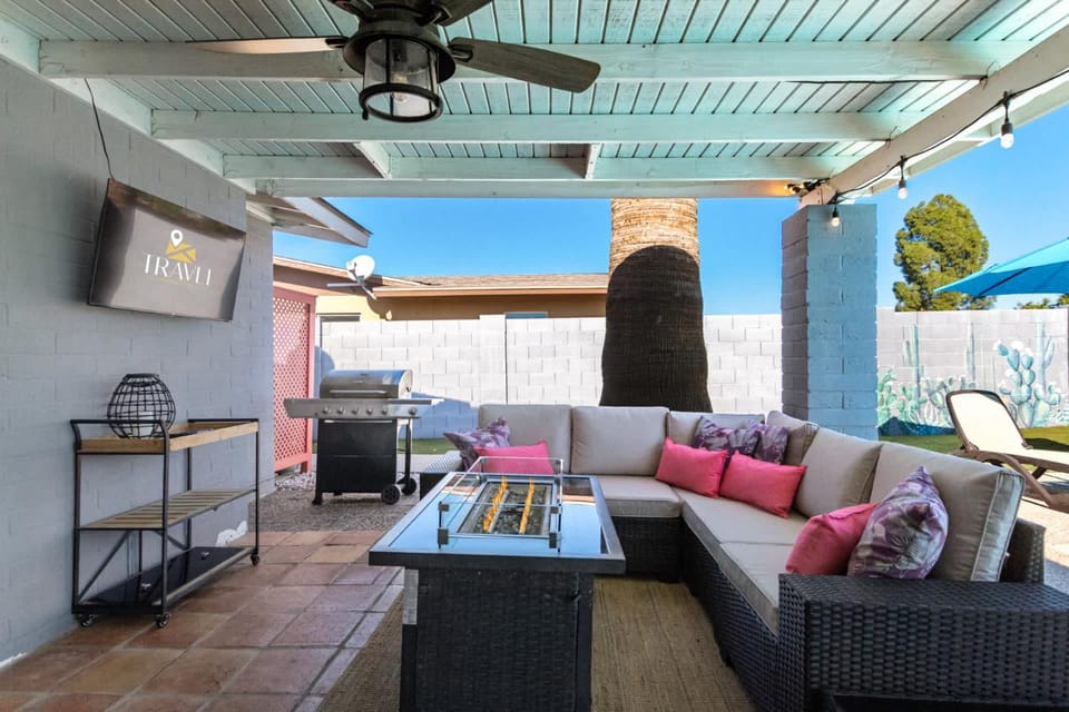 NEW - The Desert Bloomhouse with Heated Pool House in Scottsdale