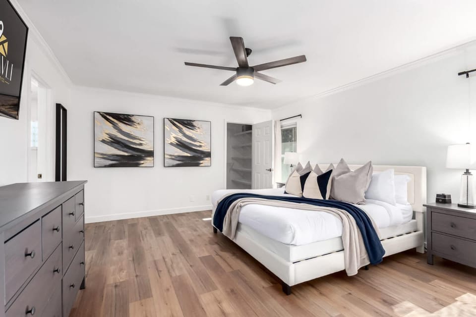 NEW - The Desert Bloomhouse with Heated Pool House in Scottsdale