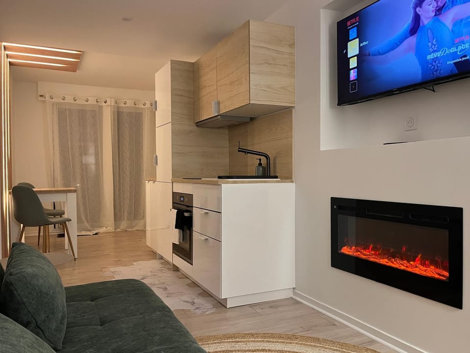 TV and multimedia, Living room, fireplace, kitchen