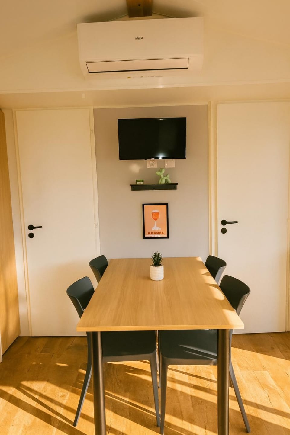 TV and multimedia, Dining area, air conditioner