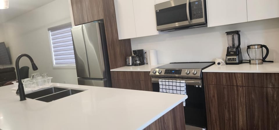 Winnipeg Airport & Polo Park Suites Apartment in Winnipeg