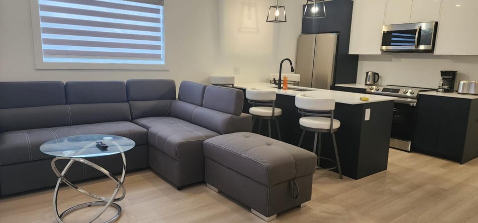 Winnipeg Airport & Polo Park Suites Apartment in Winnipeg