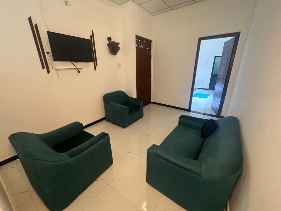 Communal lounge/ TV room, TV and multimedia, Living room, Seating area, Evening entertainment