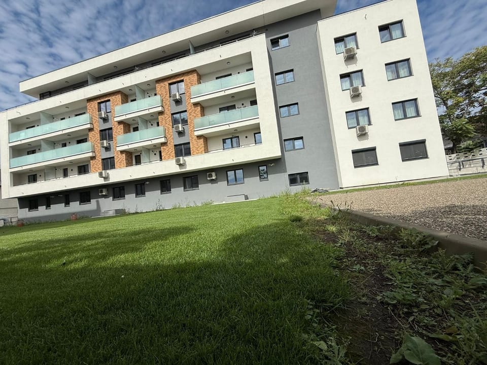 Property building, Spring, Day, Natural landscape, Garden, Garden view