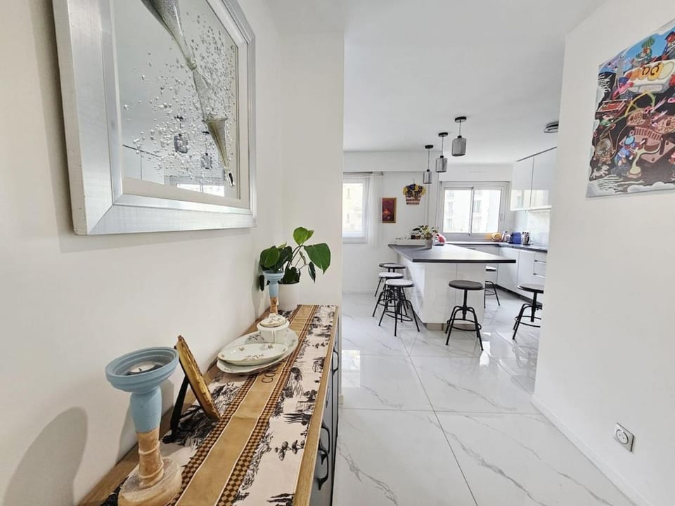 Large air-conditioned apartment for 7 people, Free parking Apartment in Paris