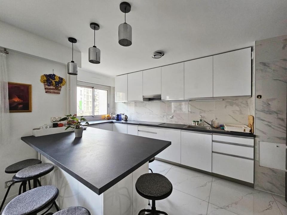 Large air-conditioned apartment for 7 people, Free parking Apartment in Paris