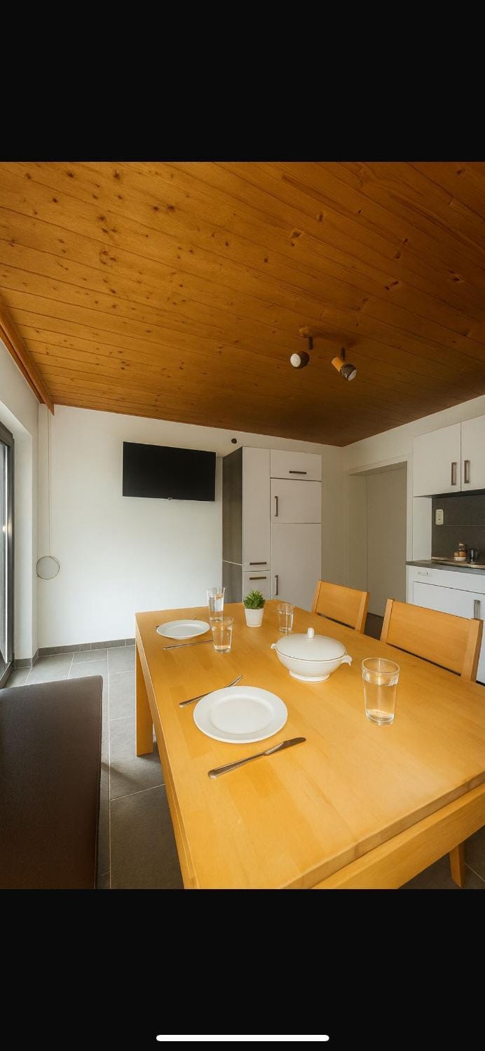 Kitchen or kitchenette, Seating area